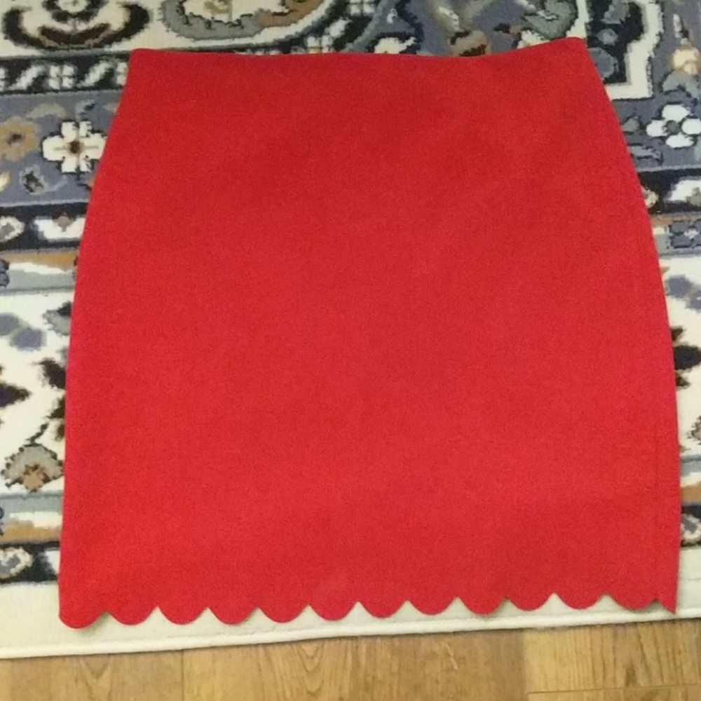 Red scalloped hemmed skirt
